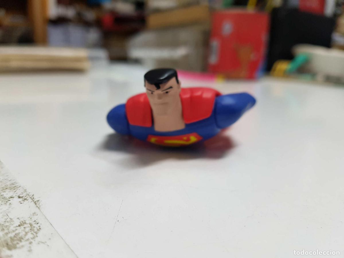 Coleccionismo de revistas y peri&oacute;dicos: Figura de Superman en posicion de volando
