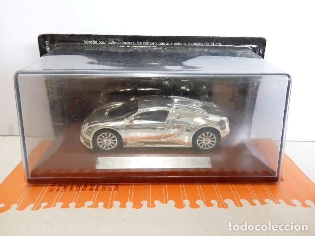 Sammeln von Zeitschriften und Zeitungen: Coche Escala/Scale Diecast Car: BUGATTI VEYRON - Metalizado Cromo en peana de madera (Altaya) - ALTA