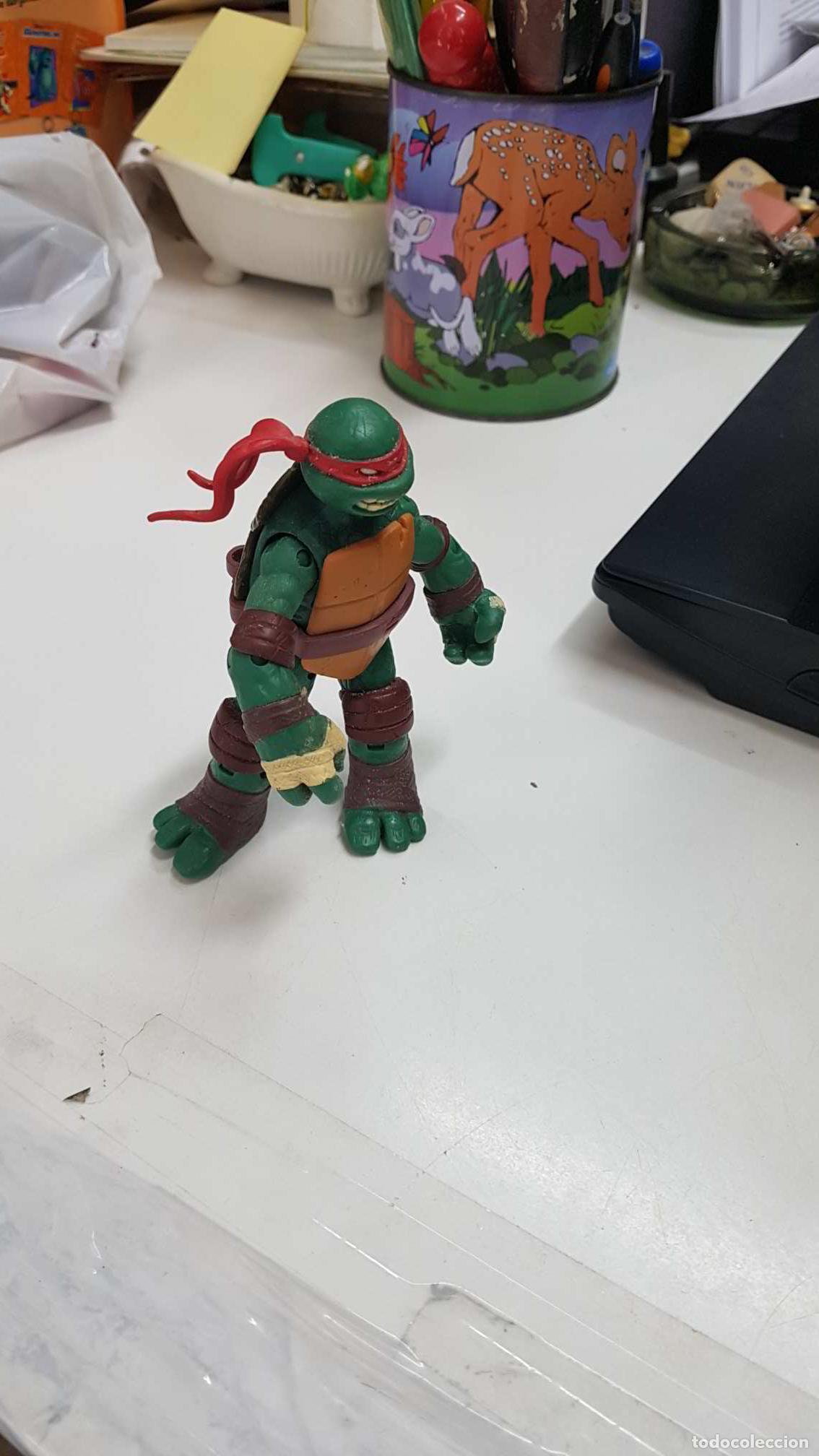 Coleccionismo de Revistas y Peri&oacute;dicos: Figura plastico: Raphael de las Tortugas Ninja. Articulaciones moviles. Le faltan las armas (sai)