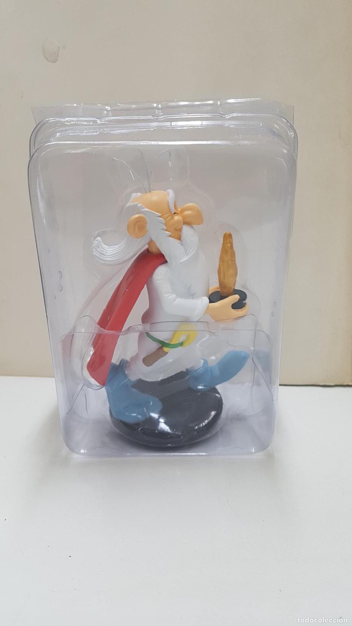 Coleccionismo de Revistas y Peri&oacute;dicos: Figura resina: Panoramix de Asterix y los Godos pagina 13 - vi&ntilde;eta 4 (con su blister)