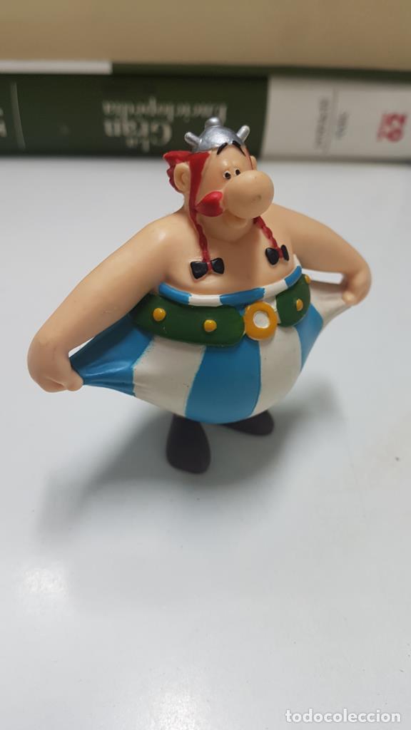 Collectionnisme de Revues et Journaux: Figura de resina: Obelix estirandose de los pantalones - NULL