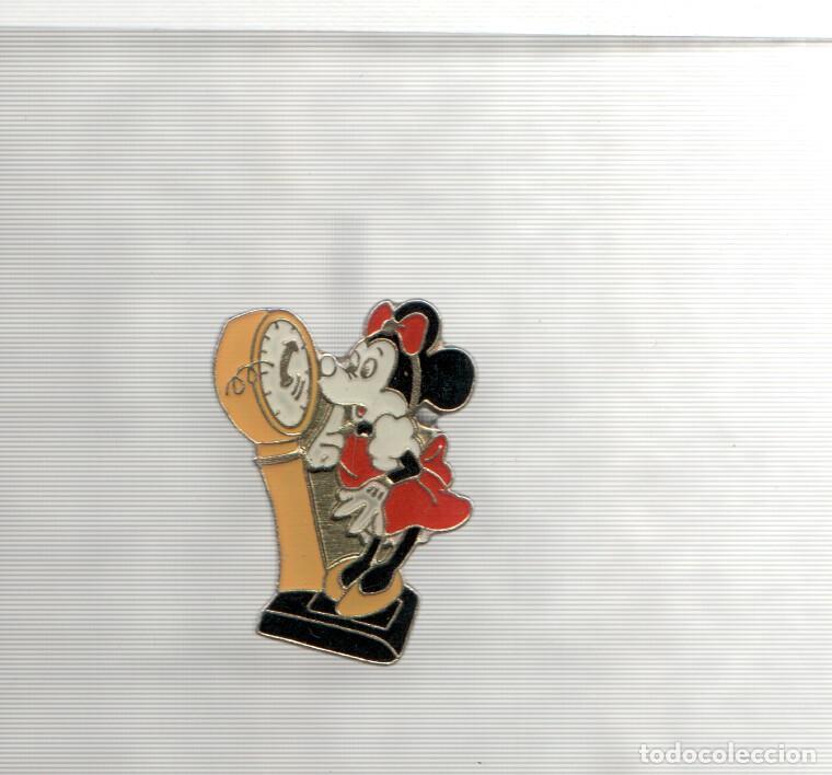 Collectionnisme de Revues et Journaux: Pins: Minnie Mouse en la bascula - Varios