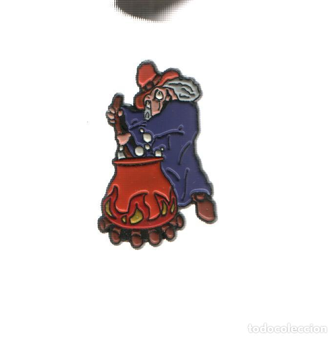 Coleccionismo de Revistas y Peri&oacute;dicos: PIN: BRUJAS - BRUJA CON CALDERO