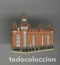 Coleccionismo de Revistas y Peri&oacute;dicos: Pins metal: Gaudi y Barcelona - Varios