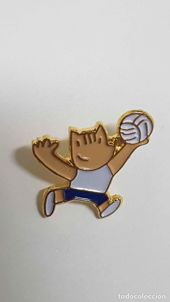 Collection Magazines and Newspapers: Pins: Cobi voleibol, Mascota de las Olimpiadas de Barcelona 1992 - NULL