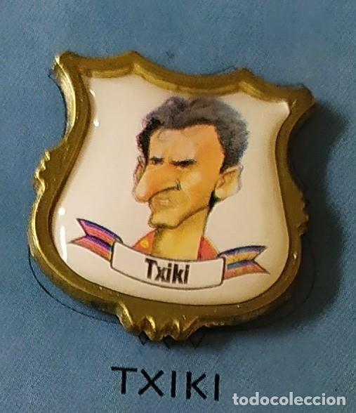Collection Magazines and Newspapers: Pins: Txiki jugador del Bar&ccedil;a - Varios