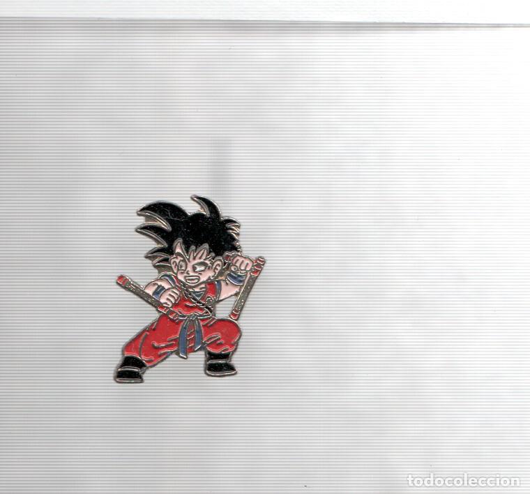 Collection Magazines and Newspapers: Pins: Son Goku - Varios