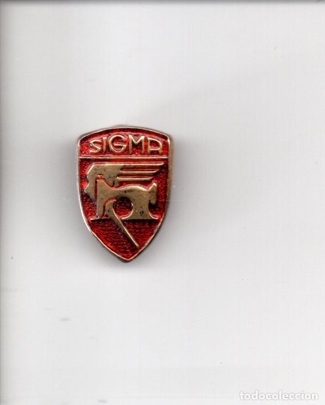 Collection Magazines and Newspapers: V49184: Pin metalico de solapa Sigma maquina de coser - NULL