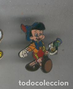 Collection Magazines and Newspapers: Pins metal: Pinocho - Varios