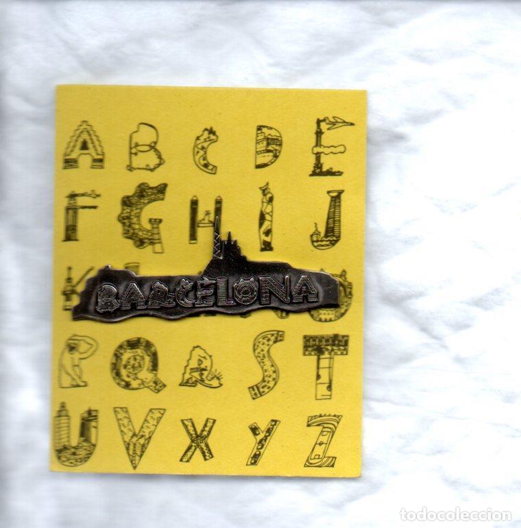 Coleccionismo de Revistas y Peri&oacute;dicos: V49171: Pin Barcelona skyline dise&ntilde;o de Mariscal con abecedario - NULL