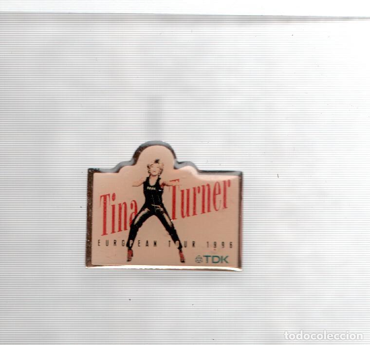 Collectionnisme de Revues et Journaux: Pins: Tina Turner - Varios