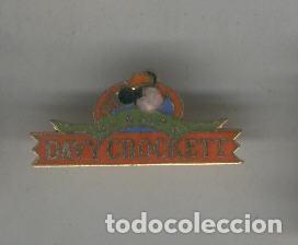 Coleccionismo de Revistas y Peri&oacute;dicos: Pins metal: Mickey Mouse: Davy Crockett - Varios