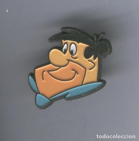 Coleccionismo de Revistas y Peri&oacute;dicos: Pins metal: Pedro de la familia Picapiedra - Varios