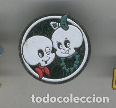 Collection Magazines and Newspapers: Pins artesanal: Tumbita - Varios