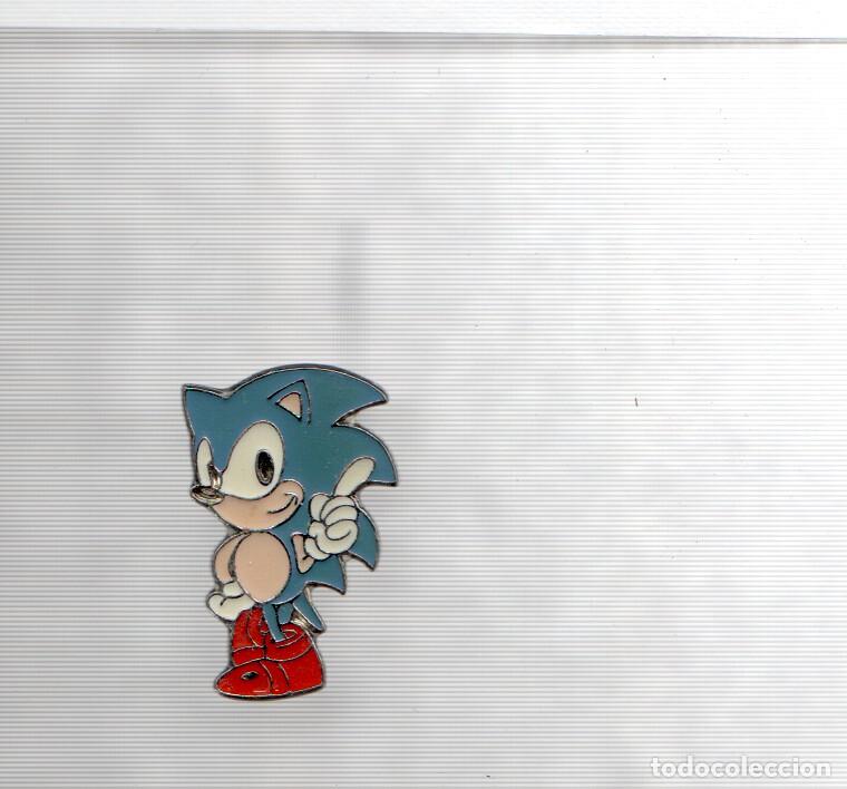 Colecionismo de Revistas e Jornais: Pins: Sonic - Varios