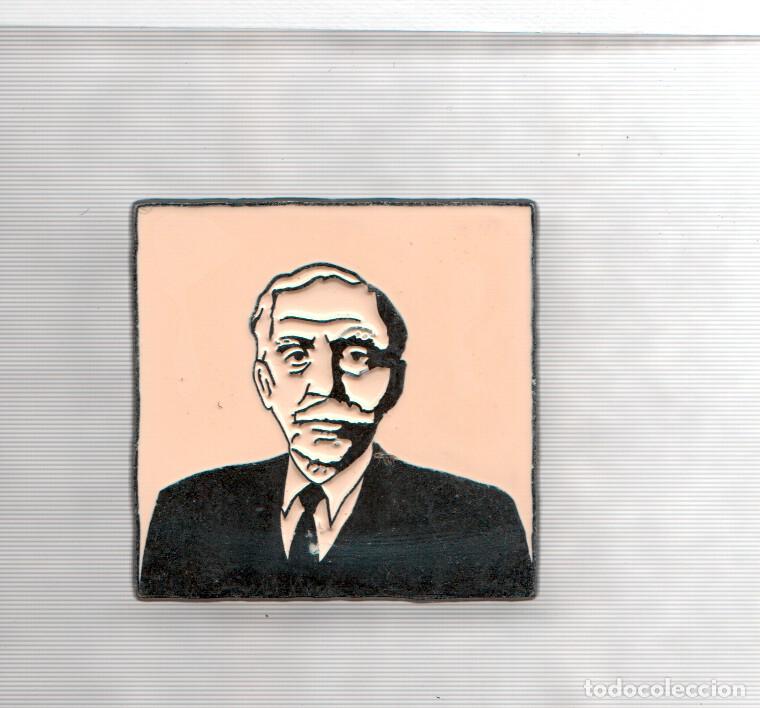 Collection Magazines and Newspapers: Pins: Francesc Macias , diari Avui - Varios