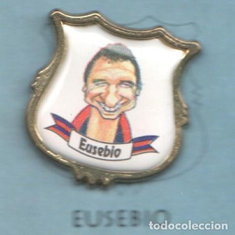 Colecionismo de Revistas e Jornais: Pins: Eusebio jugador del Bar&ccedil;a - Varios