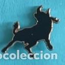 Coleccionismo de Revistas y Peri&oacute;dicos: Varios E00356: Pin Toro de Osborne - Varios