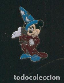 Coleccionismo de Revistas y Peri&oacute;dicos: Pins metal: Mickey Mouse de Mago - Varios