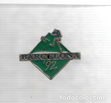 Colecionismo de Revistas e Jornais: Pins: Barcelona 92, logo de futbol - Varios