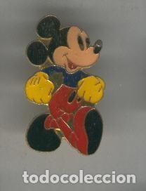 Colecionismo de Revistas e Jornais: Pins metal: Mickey Mouse (cuerpo entero) - Varios