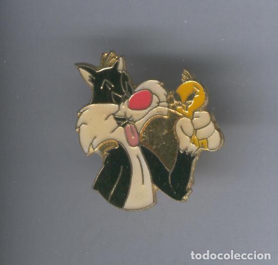 Collection Magazines and Newspapers: Pins metal: Silvestre y Piolin - Varios
