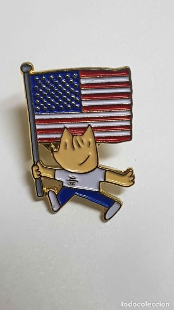 Sammeln von Zeitschriften und Zeitungen: Pins: Cobi con la bandera de USA, Mascota de las Olimpiadas de Barcelona 1992 - NULL