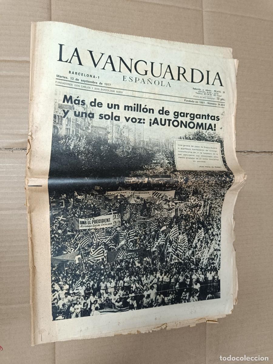 Collection Magazines and Newspapers: ANTIGUO PERIODICO DE 13 SET. 1977, LA VANGUARDIA, BARCELONA, ESPECIAL DIADA 11 SETEMBRE -P12
