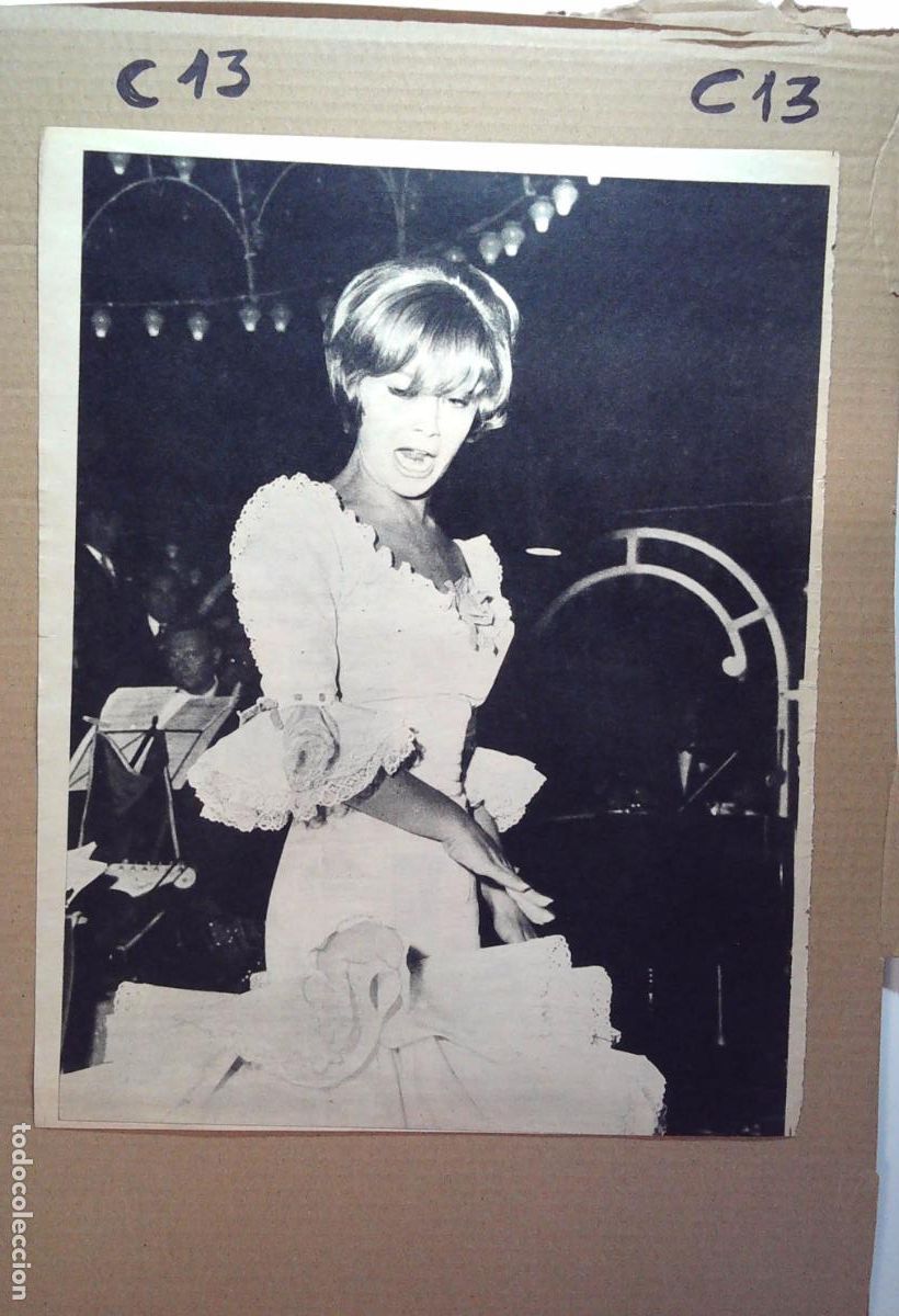 Collection Magazines and Newspapers: PEPA FLORES MARISOL PIN UP POSTER