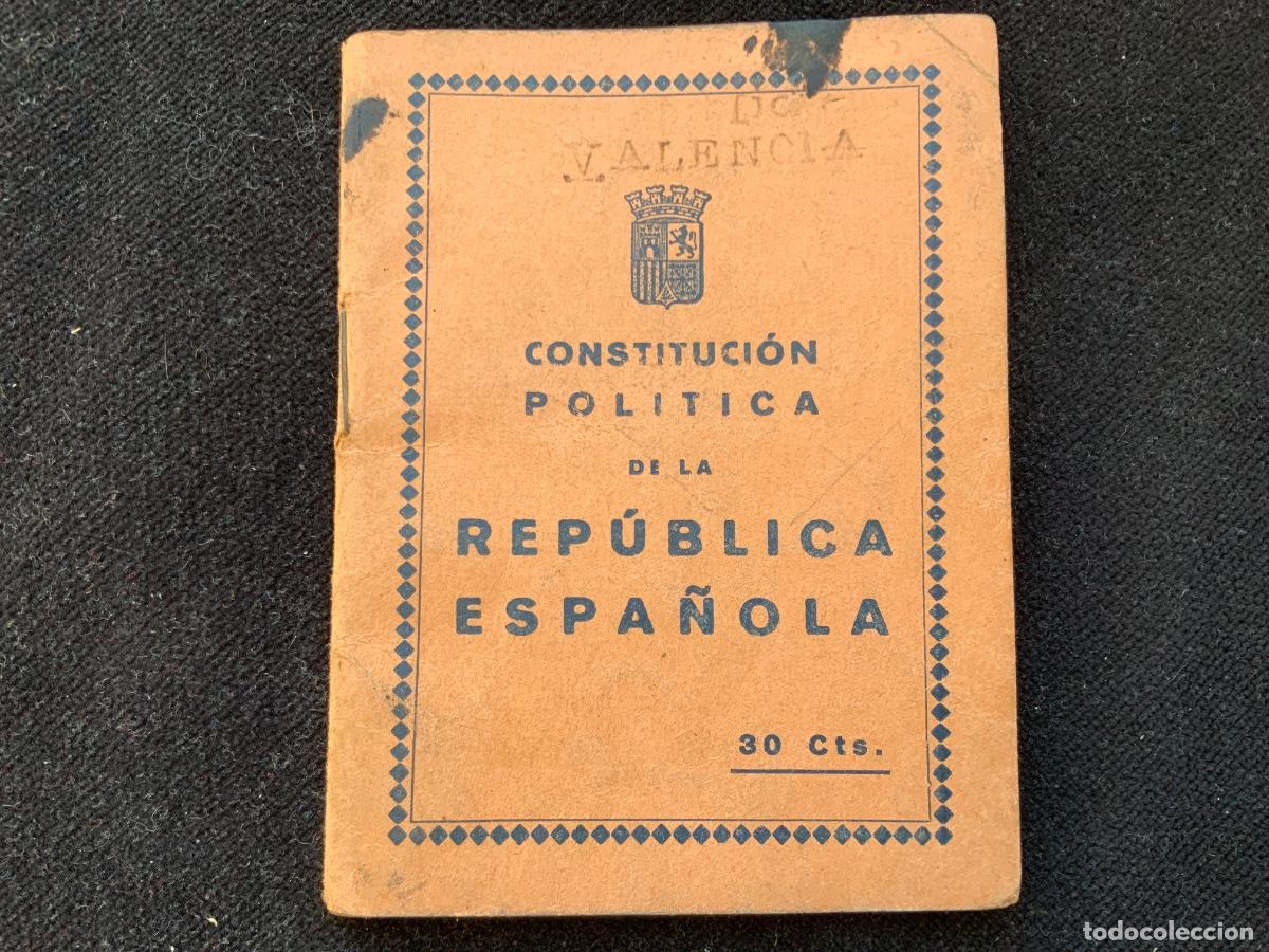 Coleccionismo de Revistas y Peri&oacute;dicos: Peque&ntilde;o librito, Constitucion politica de la republica espa&ntilde;ola, 30 centimos. 7,7x10,3cm.