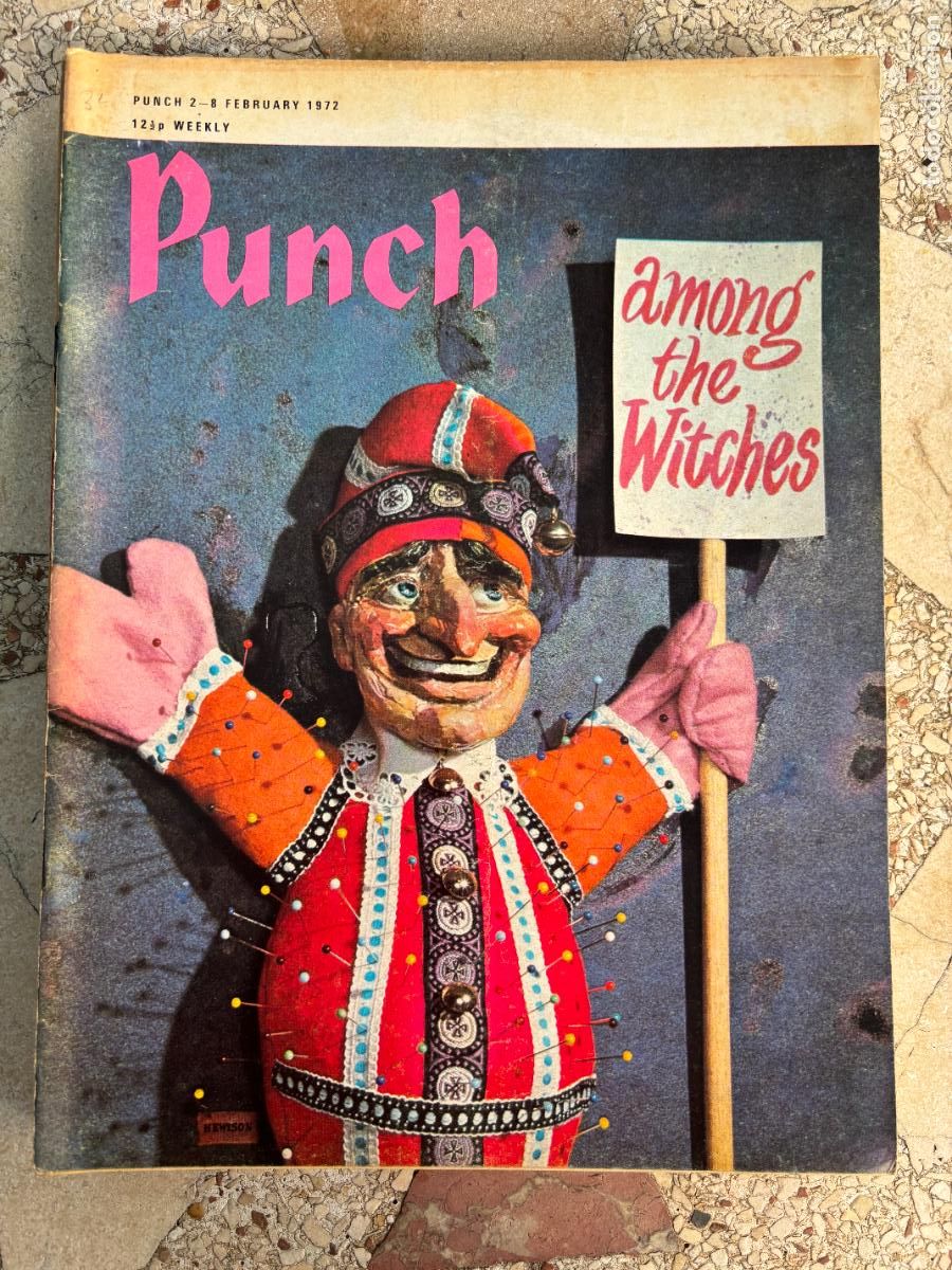 Coleccionismo de Revistas y Peri&oacute;dicos: PUNCH. 2-8 FEBRUARY 1972. AMONG THE WITCHES.