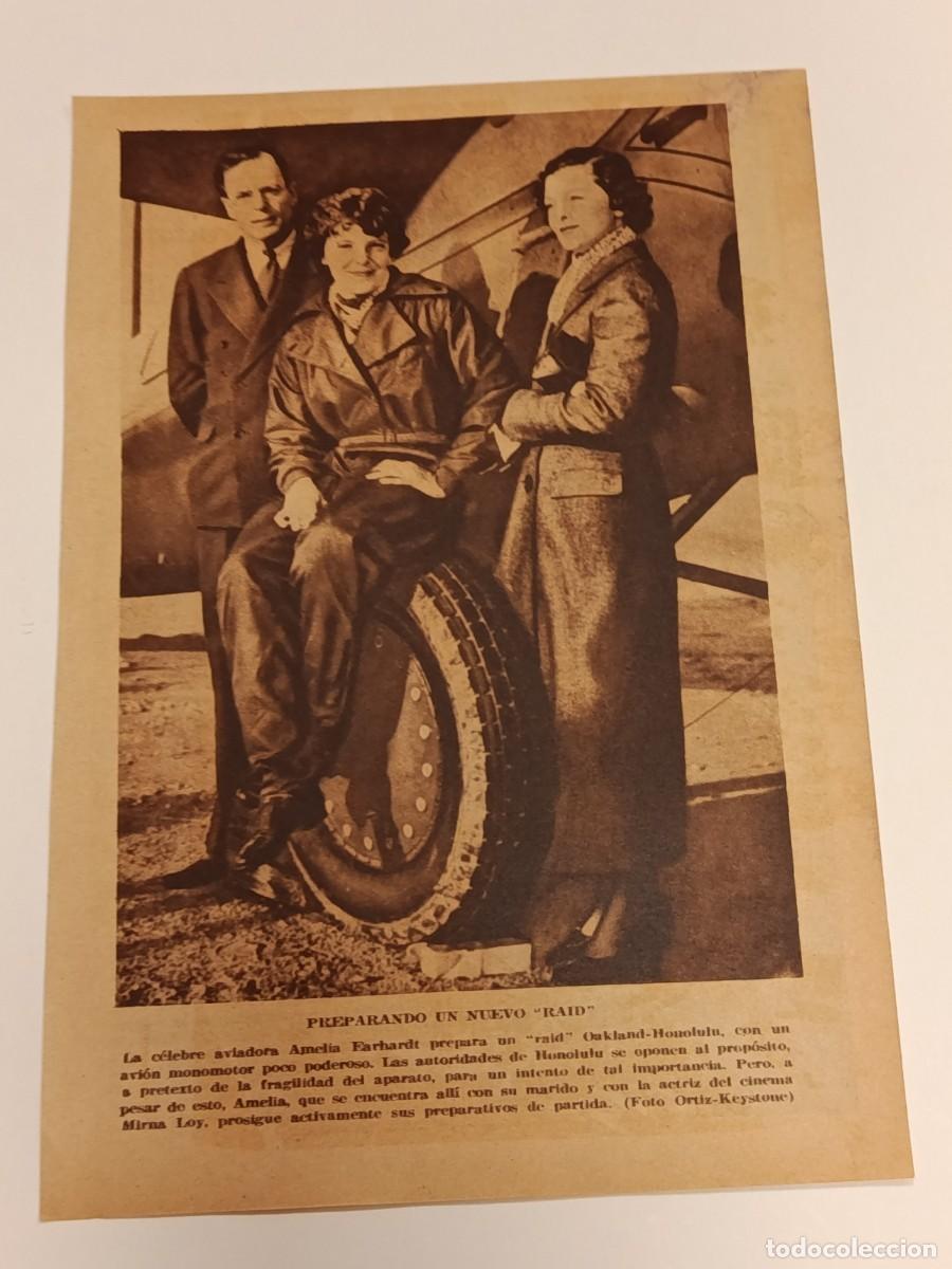 Coleccionismo de revistas y peri&oacute;dicos: Fotograf&iacute;a de Revista Original (1935): Amelia Earhart preparando el Raid de Haw&aacute;i junto a la actriz
