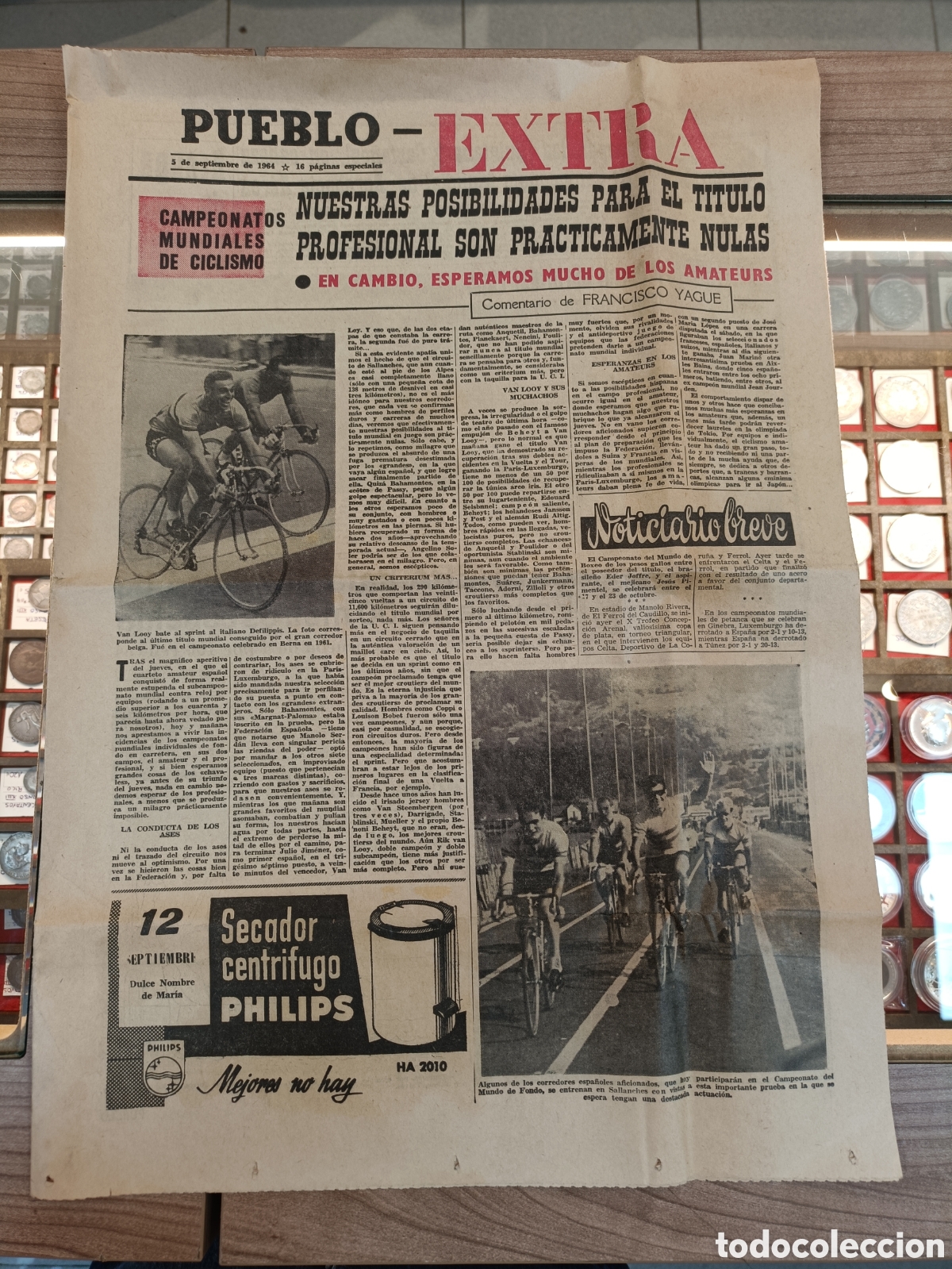 Coleccionismo de revistas y peri&oacute;dicos: ANTIGUO PERI&Oacute;DICO PUEBLO, CAMPEONES MUNDIALES DE CICLISMO 1964