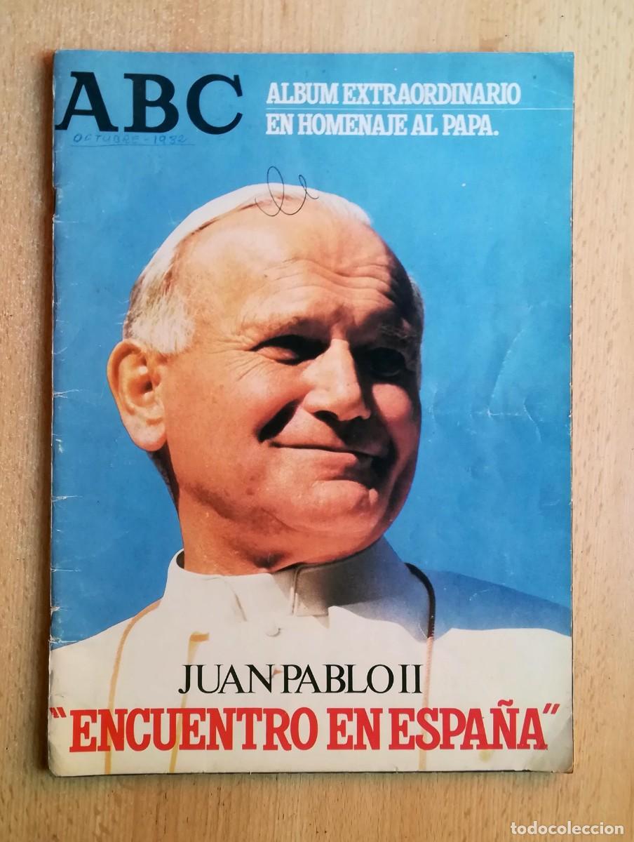 Coleccionismo de revistas y peri&oacute;dicos: ABC. Juan Pablo II. Encuentro en Espa&ntilde;a. Con p&oacute;ster. Album extraordinario en homenaje al Papa.
