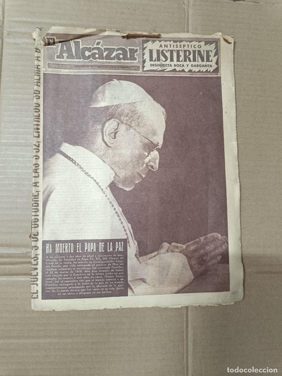 Coleccionismo de revistas y peri&oacute;dicos: ANTIGUO PERIODICO DE 1958, EL ALCAZAR, ESPECIAL MUERTE DEL PAPA PIO XII -P4