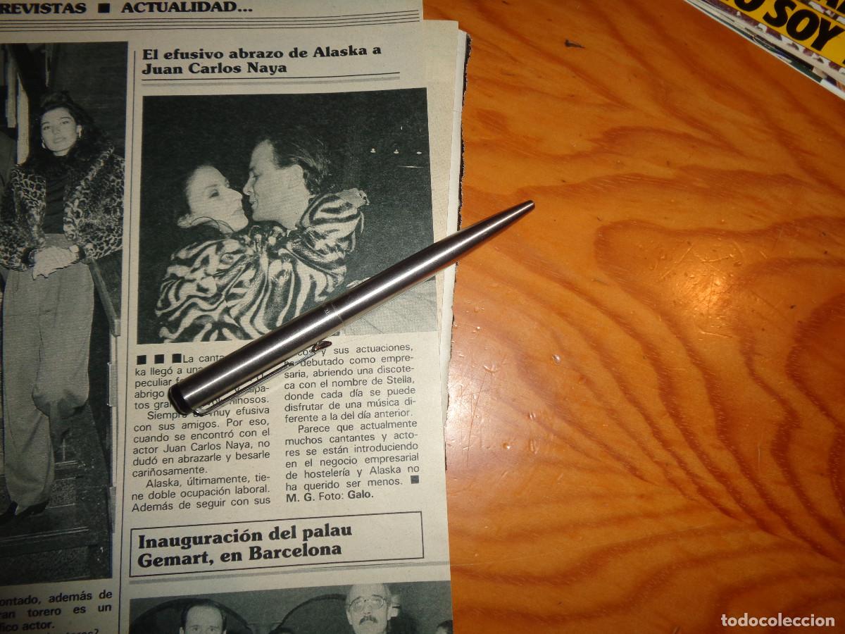 Collection Magazines and Newspapers: RECORTE : EFUSIVO ABRAZO DE ALASKA A JUAN CARLOS NAYA. SEMANA, ENERO 1990