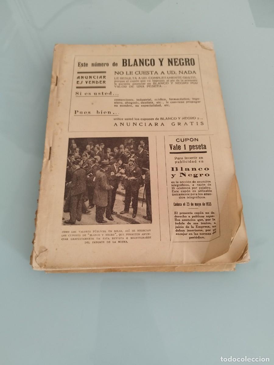 Coleccionismo de revistas y peri&oacute;dicos: Antigua revista Blanco y Negro de abril 1933 N&deg; 2158. El estado que se ve en las fotos. Incompleta.