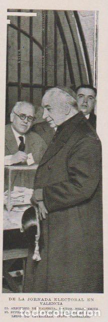 Coleccionismo de revistas y peri&oacute;dicos: Elecciones, voto femenino; reverso: Melo, arzobispo de Valencia emitiendo sufragio - 1933
