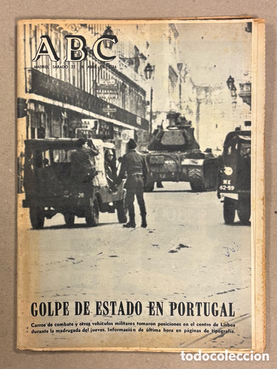 Coleccionismo de revistas y peri&oacute;dicos: ABC (27 DE ABRIL DE 1974). GOLPE DE ESTADO EN PORTUGAL. PERI&Oacute;DICO COMPLETO.