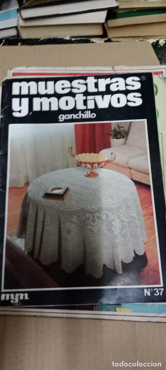 Coleccionismo de revistas y peri&oacute;dicos: LOTE DE REVISTAS DE PUNTO DE CRUZ GANCHILLOS VER FOTOS LIBRO M-80