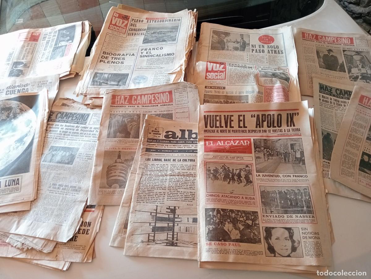 Coleccionismo de revistas y peri&oacute;dicos: LOTE PERIODICOS ANTIGUOS, LA VOZ SINDICAL, HAZ CAMPESINO, ALC&Aacute;ZAR, ETC..A&Ntilde;OS 50-60 PRENSA MOVIMIENTO
