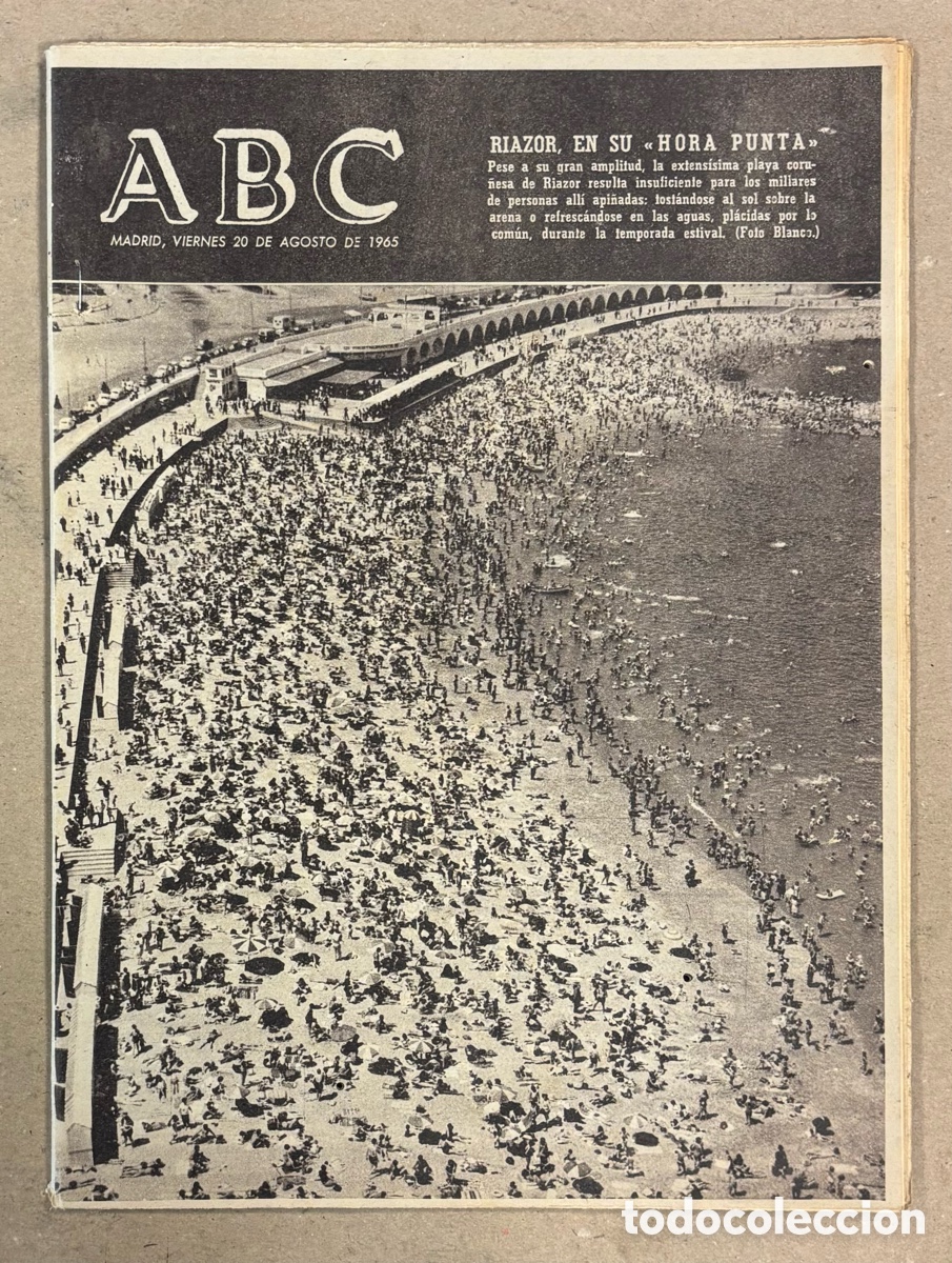 Collection Magazines and Newspapers: ABC (20 DE AGOSTO DE 1965). LA PLAYA DE RIAZOR EN SU HORA PUNTA,&hellip;