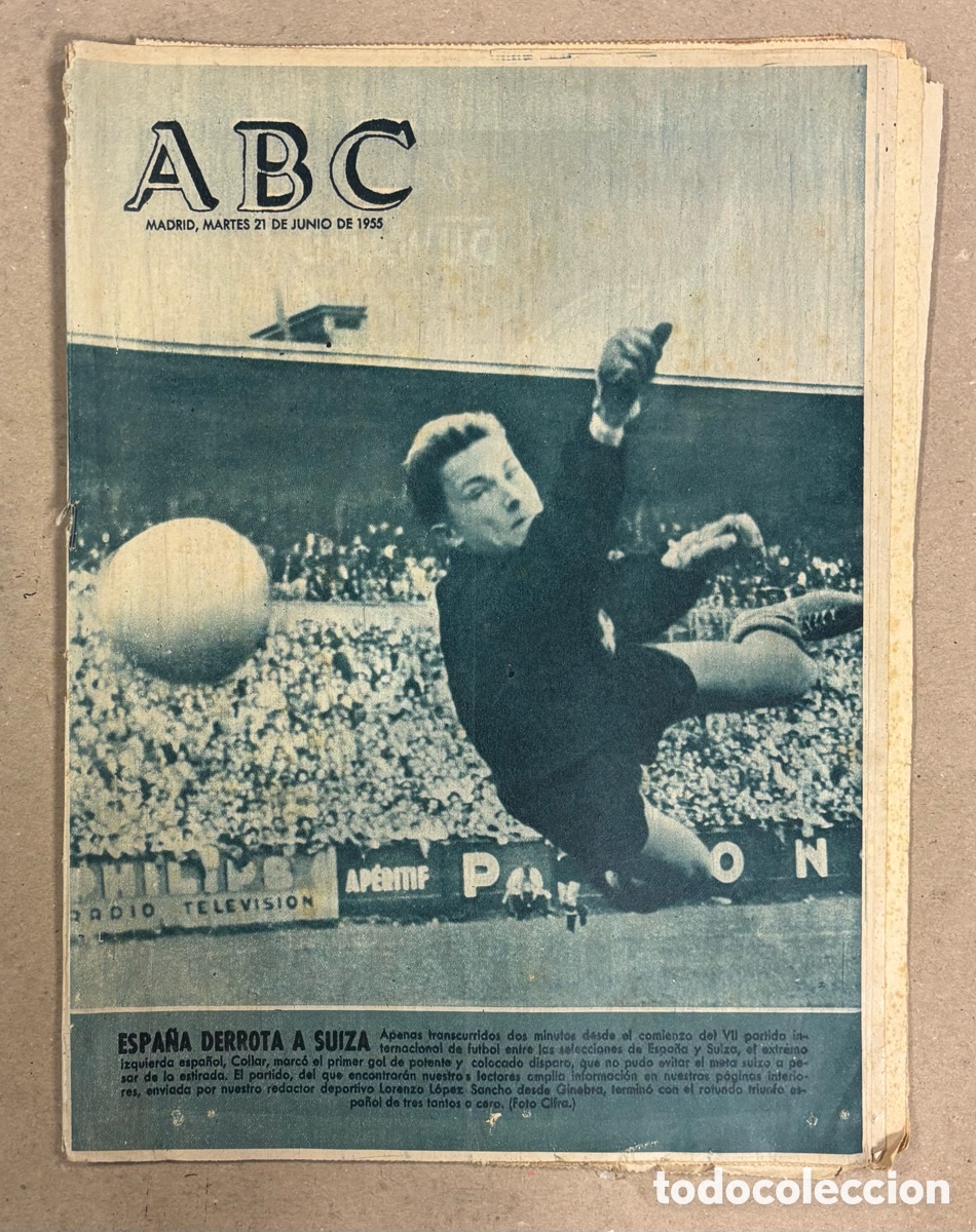 Coleccionismo de revistas y peri&oacute;dicos: ABC (20 DE JULIO DE 1955). SELECCI&Oacute;N ESPA&Ntilde;OLA DE F&Uacute;TBOL DERROTA A SUIZA,&hellip;