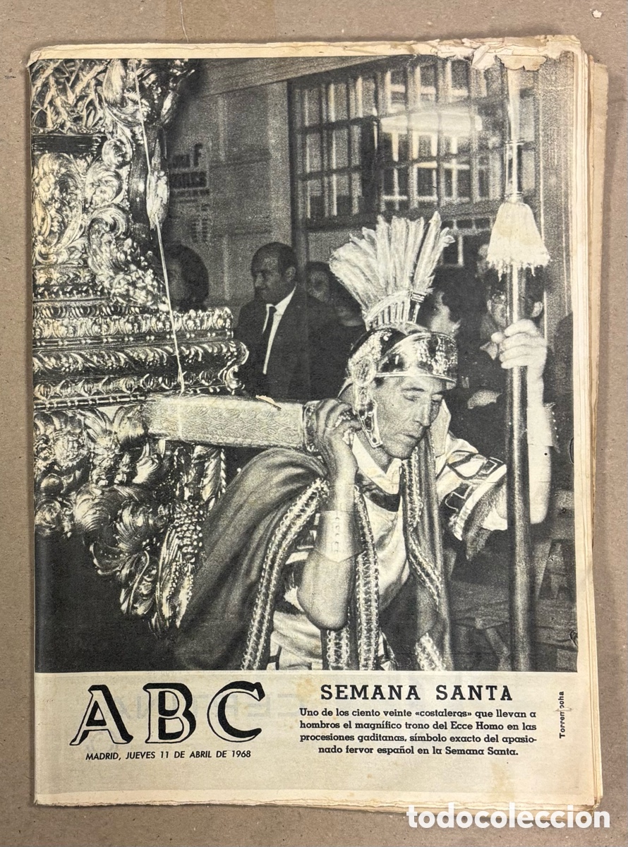 Coleccionismo de revistas y peri&oacute;dicos: ABC (11 DE ABRIL DE 1968). SEMANA SANTA: COSTALEROS LLEVAN EL TRONO DEL ECCE HOMO,&hellip;