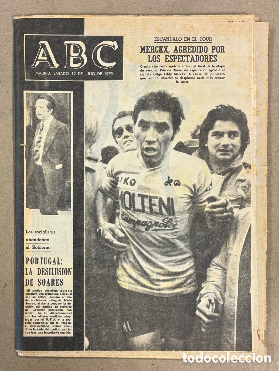 Coleccionismo de revistas y peri&oacute;dicos: ABC (12 DE JULIO DE 1975). EDDY MERCKX AGREDIDO POR LOS ESPECTADORES, PORTUGAL SOARES,&hellip;