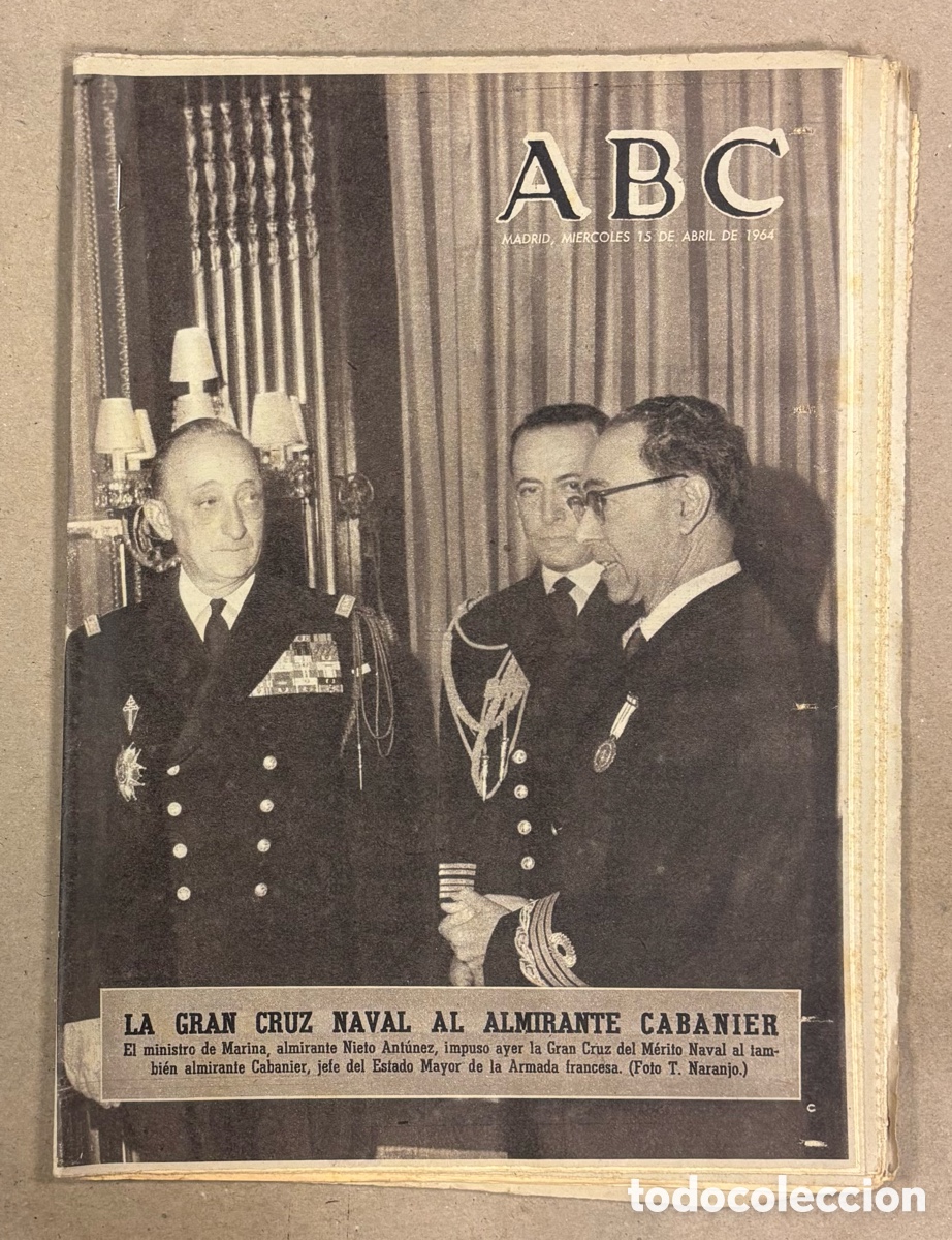 Coleccionismo de revistas y peri&oacute;dicos: ABC (15 DE ABRIL DE 1964). LA GRAN CRUZ NAVAL AL ALMIRANTE CABANIER