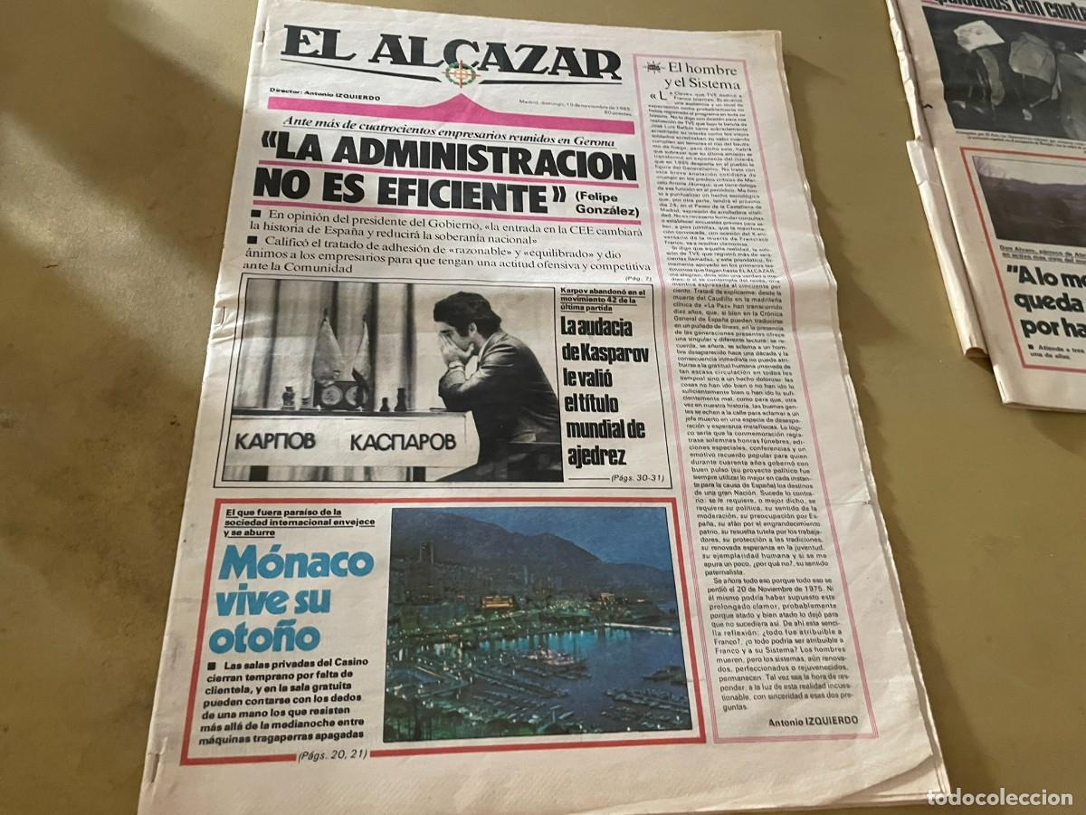Collectionnisme de Revues et Journaux: PERIODICO EL ALCAZAR 10 NOVIEMBRE 1985 MONACO VIVE SU OTO&Ntilde;O CHUCK NORRIS DESAPARECIDO EN COMBATE