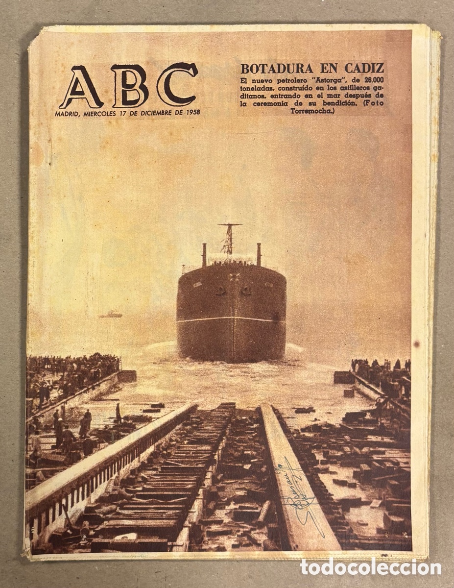 Coleccionismo de revistas y peri&oacute;dicos: ABC (17 DE DICIEMBRE DE 1958). BOTADURA EN ASTILLEROS DE C&Aacute;DIZ DEL PETROLERO &ldquo;ASTORGA&rdquo;,&hellip;