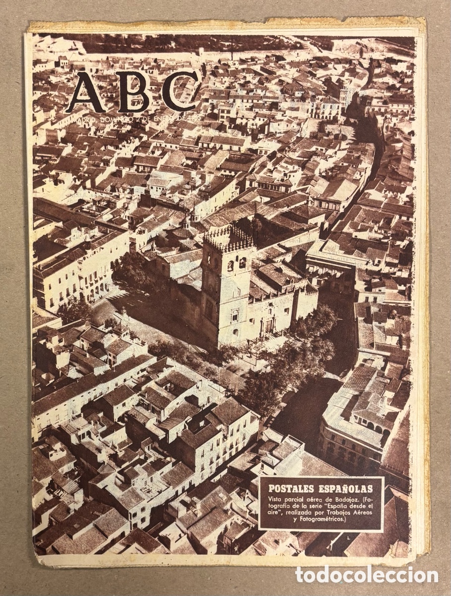 Coleccionismo de revistas y peri&oacute;dicos: ABC (2 DE ENERO DE 1955). VISTA A&Eacute;REA DE BADAJOZ,&hellip;
