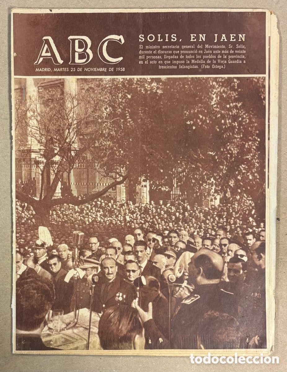 Coleccionismo de revistas y peri&oacute;dicos: ABC (25 NOVIEMBRE 1958). MINISTRO DEL MOVIMIENTO SOL&Iacute;S EN JA&Eacute;N IMPONE MEDALLAS A FALANGISTAS,&hellip;